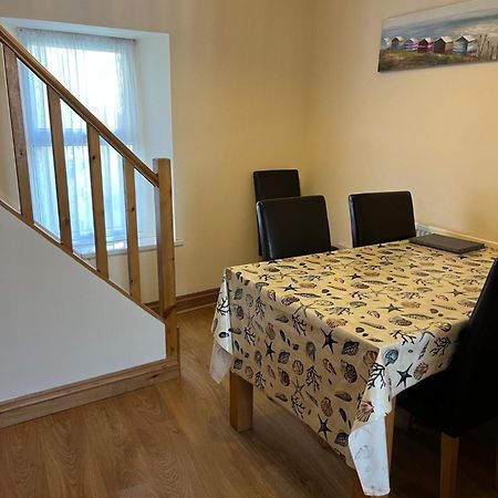 A Family Cottage In Tenby Exterior foto